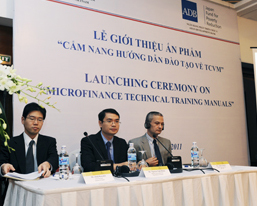 Ra mắt bộ “Cẩm nang hướng dẫn đào tạo về tài chính vi mô”